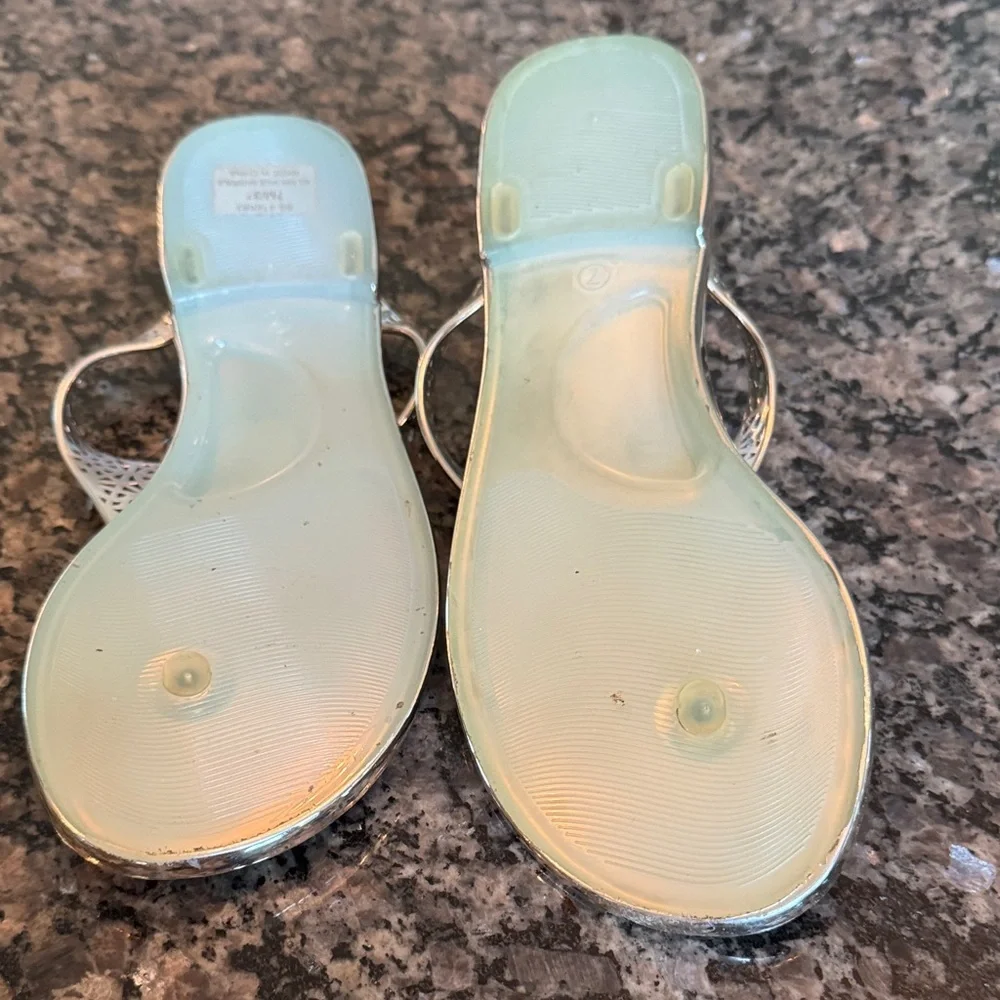 BCBGeneration Gold Cutout Sandals EUC 7 - Picture 7 of 10